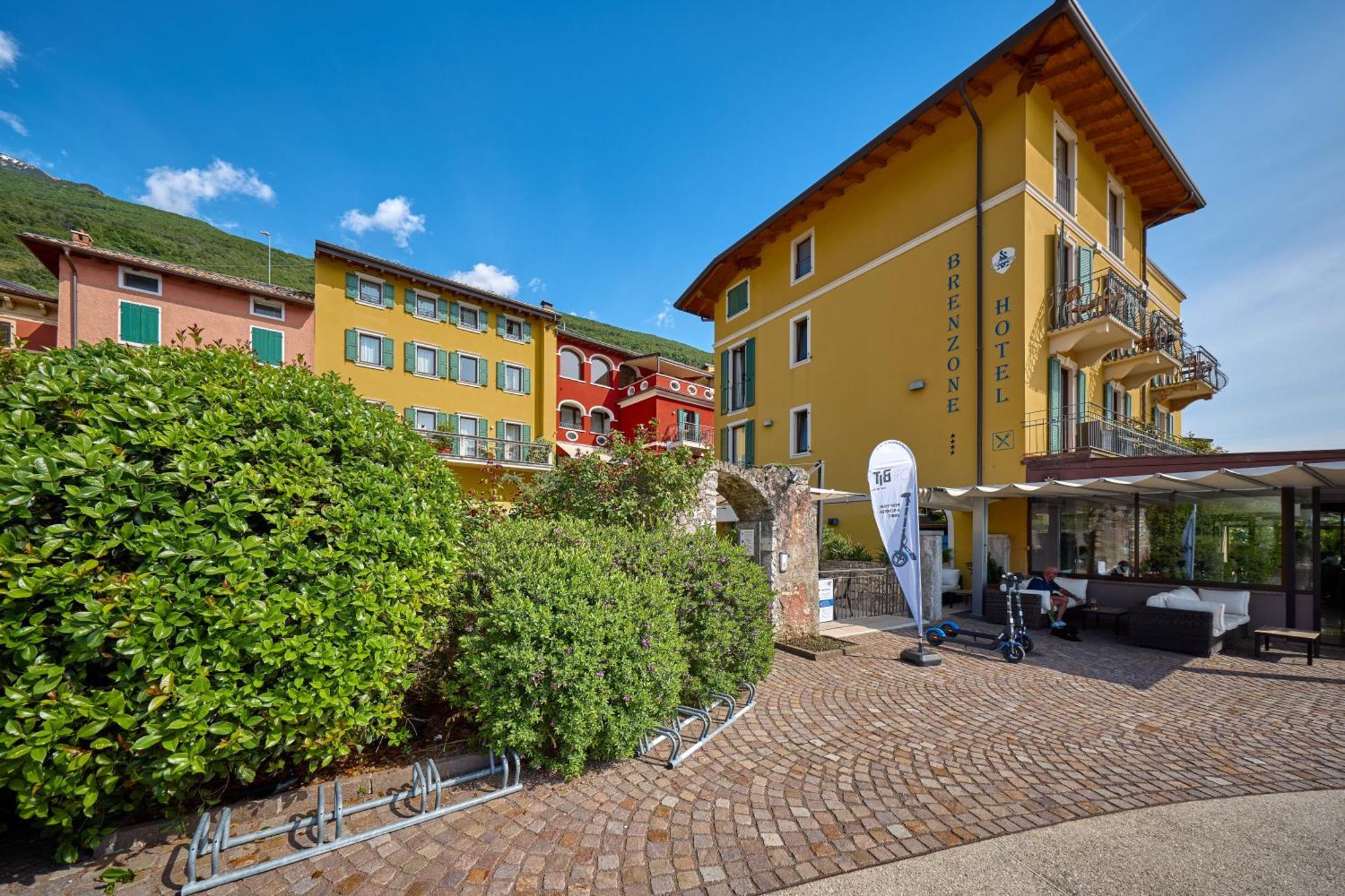 Lake Front Hotel Brenzone Exterior foto